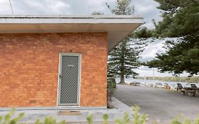 Black Swan Waterfront Motel (Adults Only)